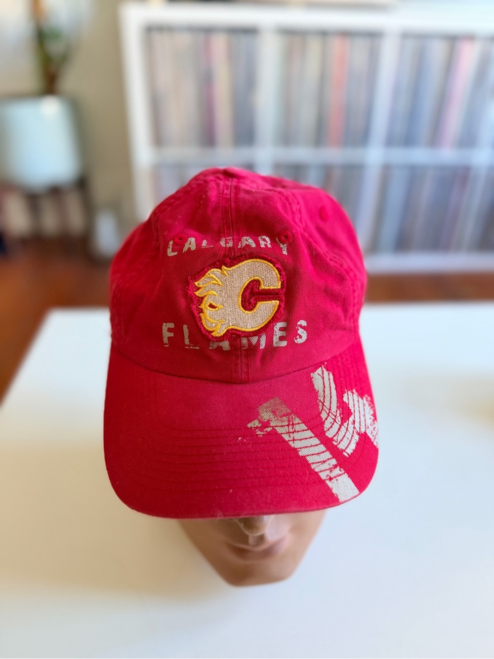 Calgary Flames baseball cap signed by Theo Fleury